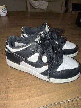 Nike Black and White Low-Top Sneakers - Retro Style